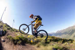 video-2021_time-travel-through-the-evolution-of-mtb-with-hans-rey-and-shimano_09
